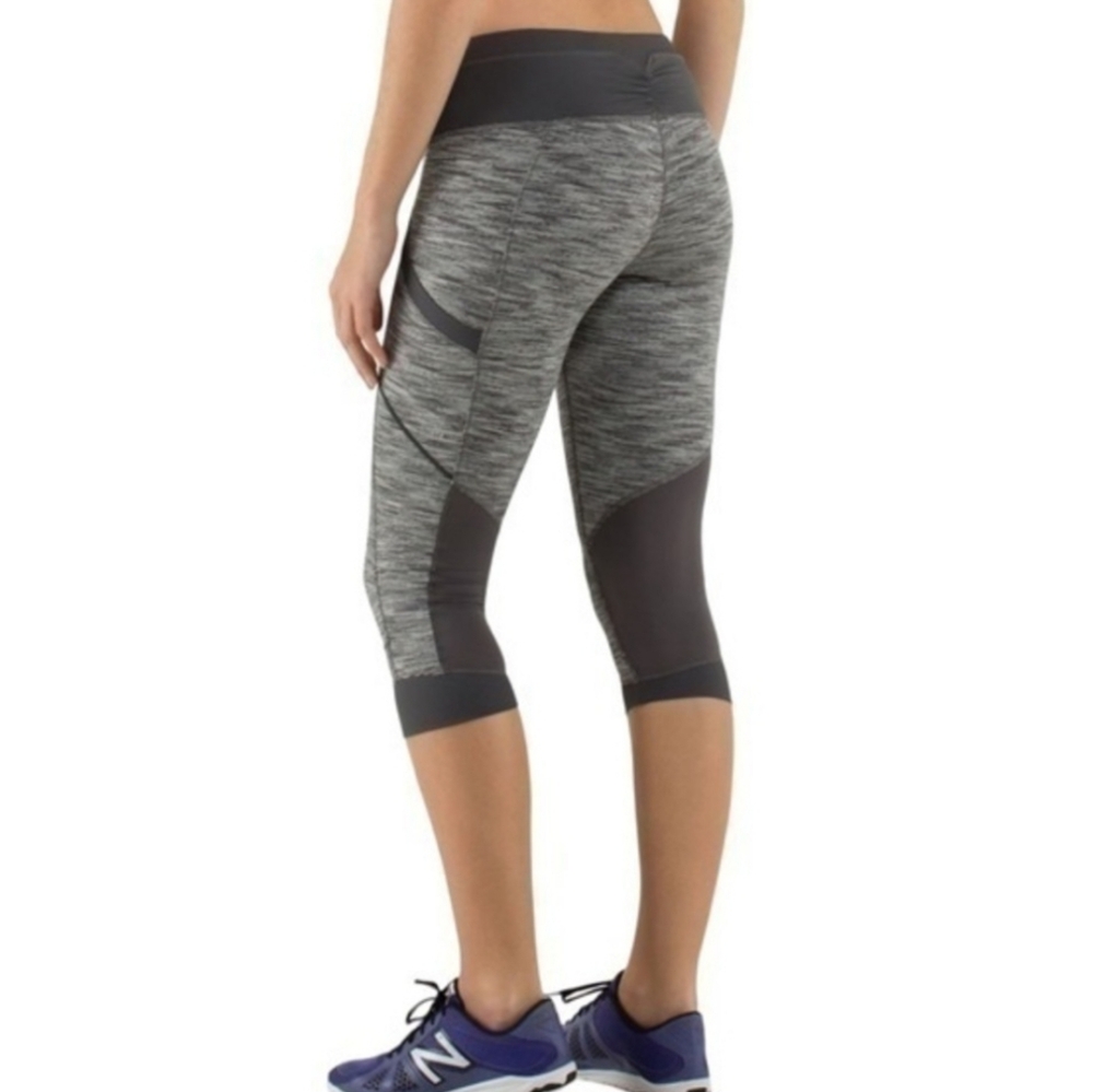EUC Lululemon Run Chase Me Crop Legging Pant Black Space